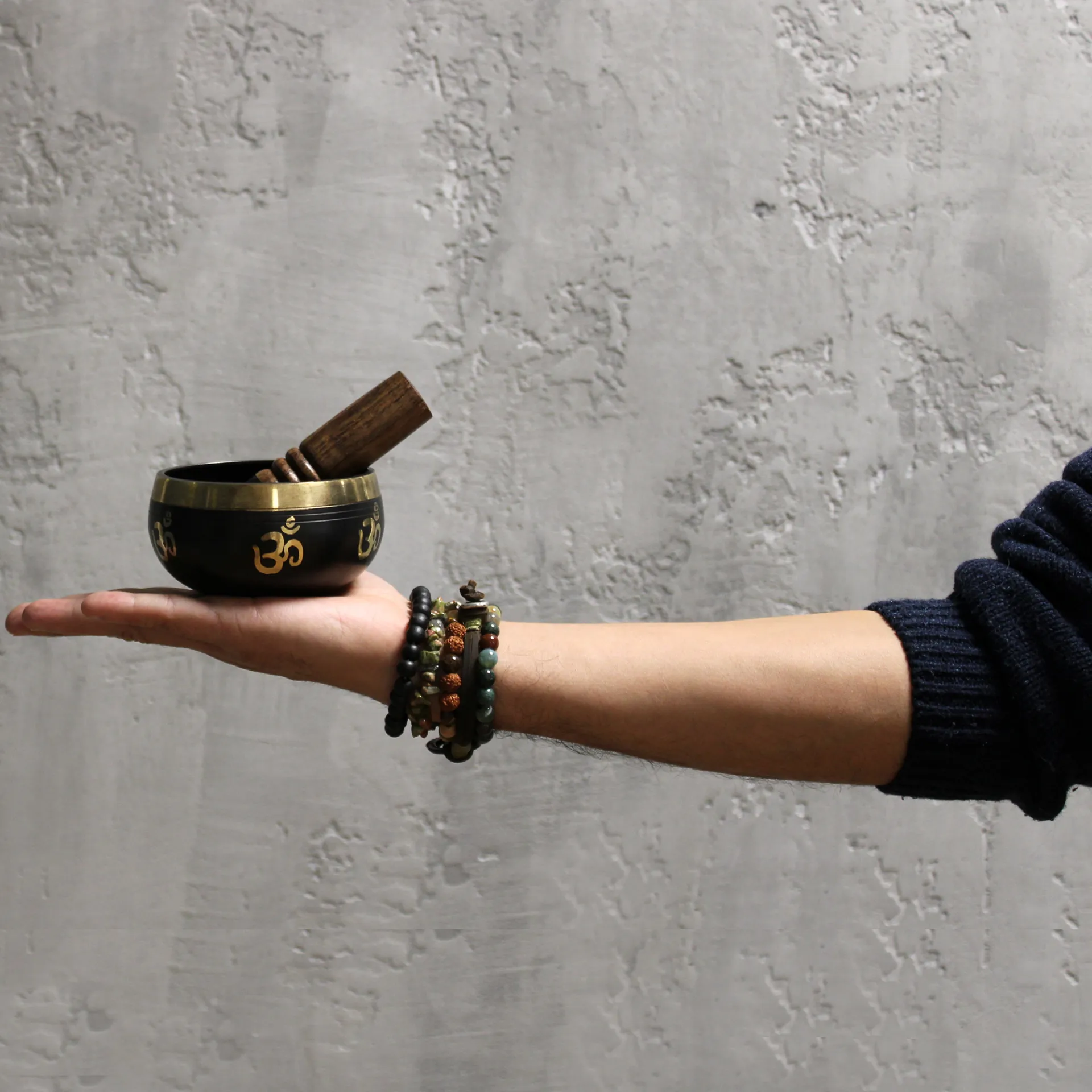 Yoga Om Singing Bowl Set - Create a Peaceful and Harmonious Atmosphere