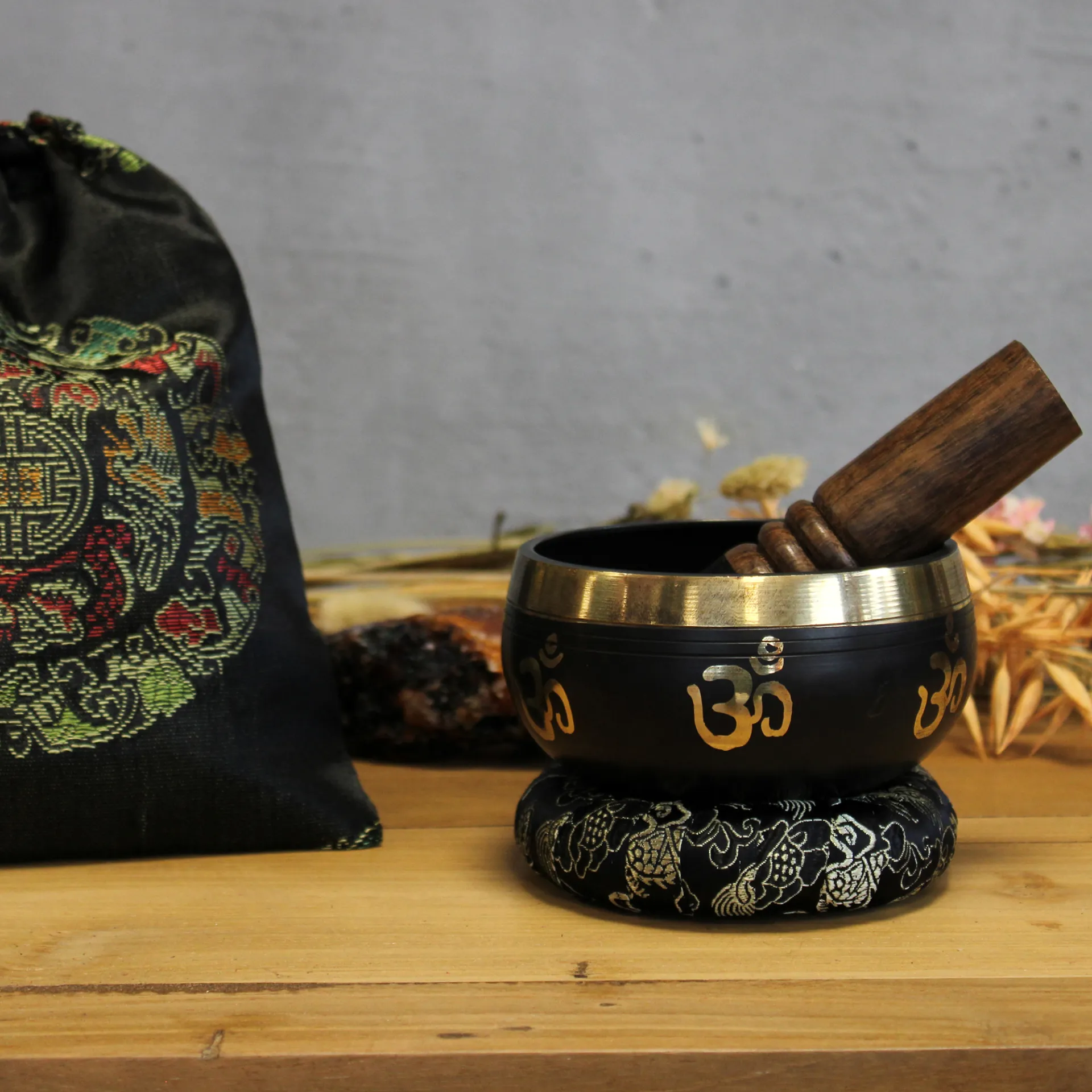 Yoga Om Singing Bowl Set - Create a Peaceful and Harmonious Atmosphere