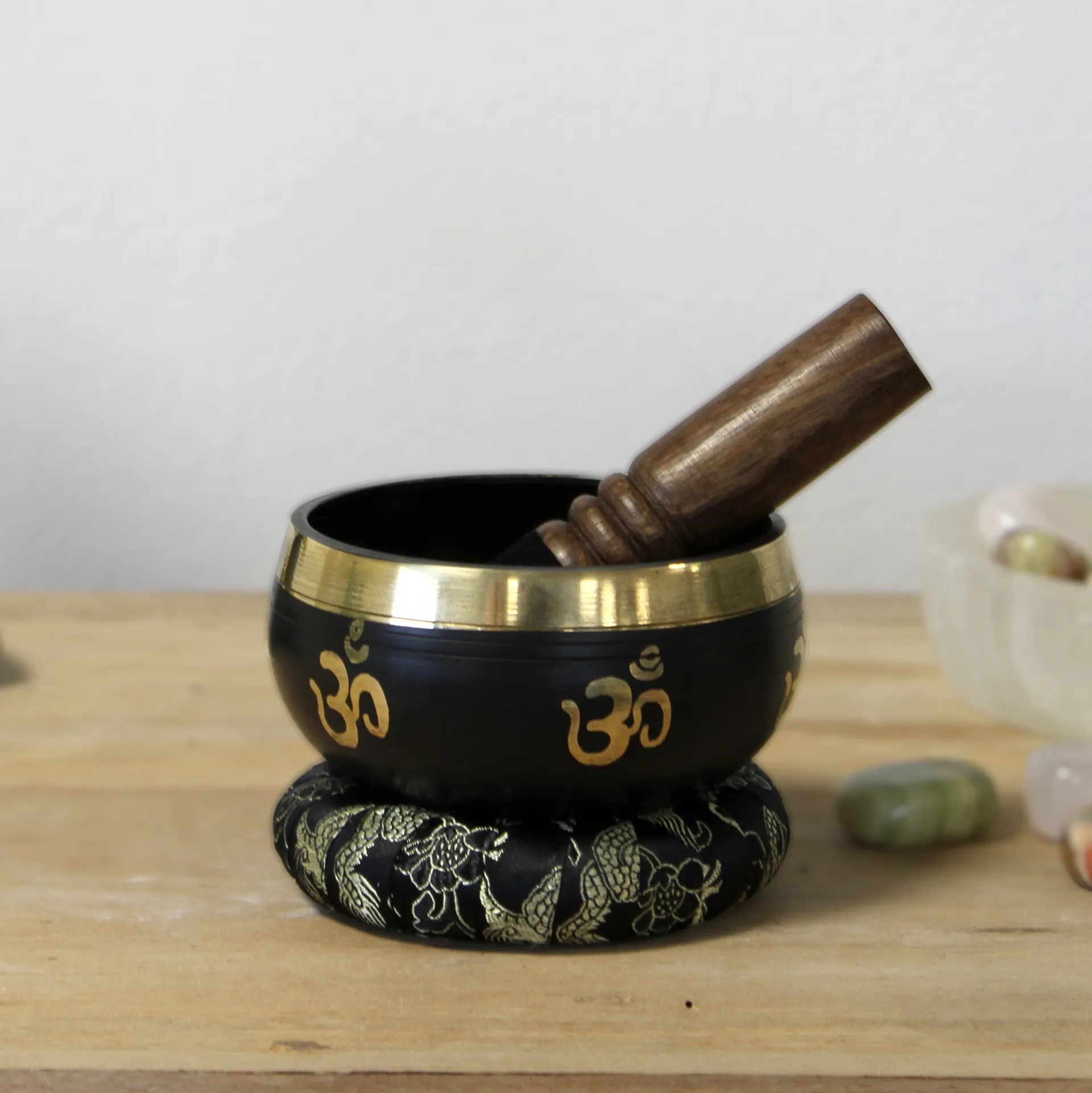 Yoga Om Singing Bowl Set - Create a Peaceful and Harmonious Atmosphere